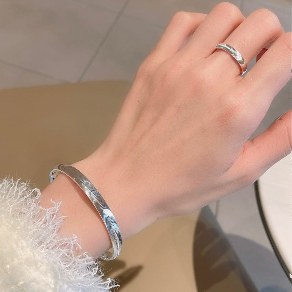 ✨🌙 Привлечете всички погледи – Гривната с полиран камък „котешко око“ 🌙✨