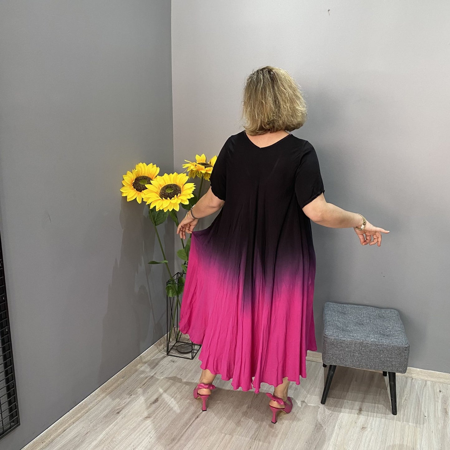 Włoska swobodna sukienka z długim rękawem i gradientem tie-dye