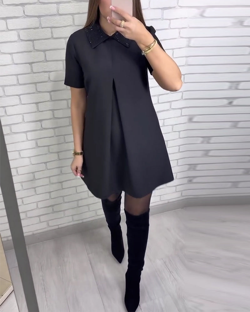 Elegante vestido de mujer con cuello alto.-ES