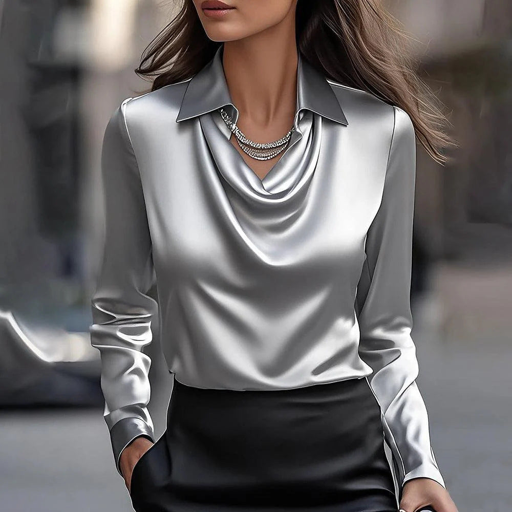 Elegancka satynowa bluzka z drapowanym dekoltem