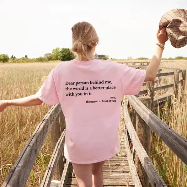 💥Nueva camiseta unisex con el estampado "Dear Person Behind Me" en talla grande a partir de 2025-ES