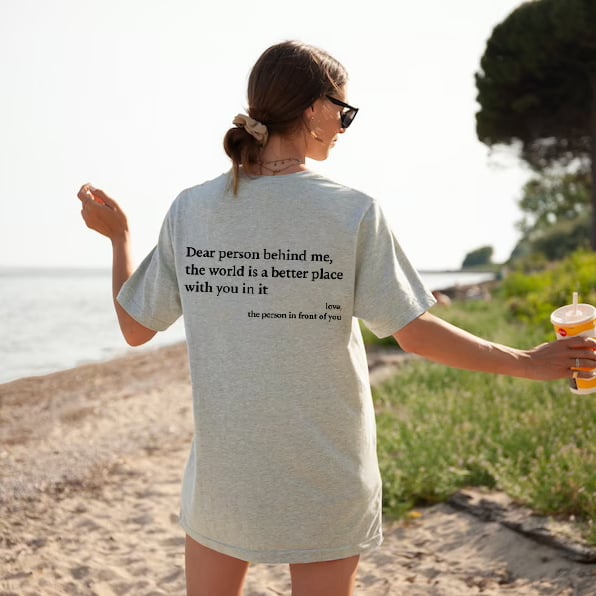 💥Nueva camiseta unisex con el estampado "Dear Person Behind Me" en talla grande a partir de 2025-ES